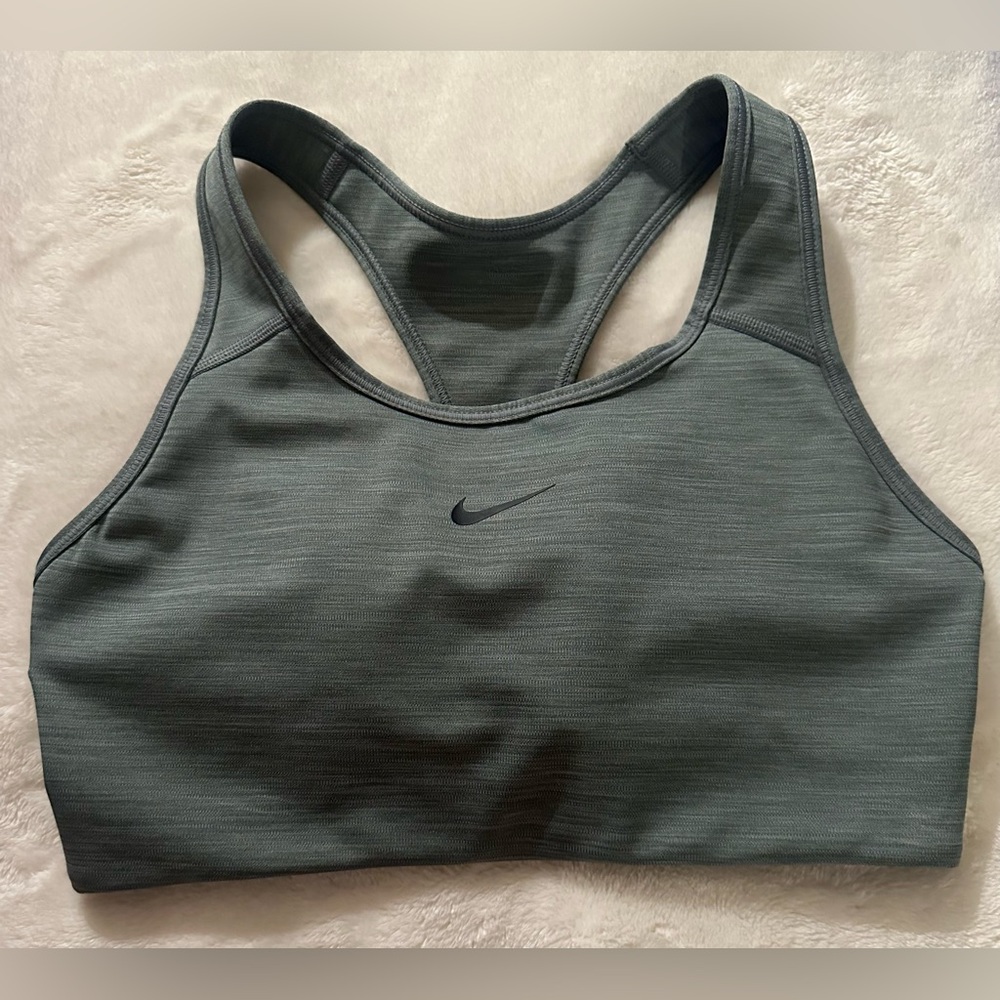 Nike sports bra size medium